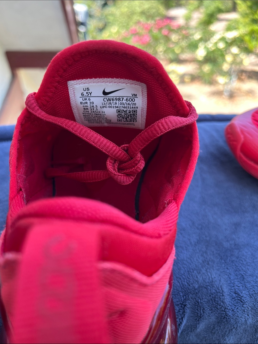 Nike Youth 6.5/Women’s 8 Air Max 270 Triple Red Sneakers - Picture 4 of 10